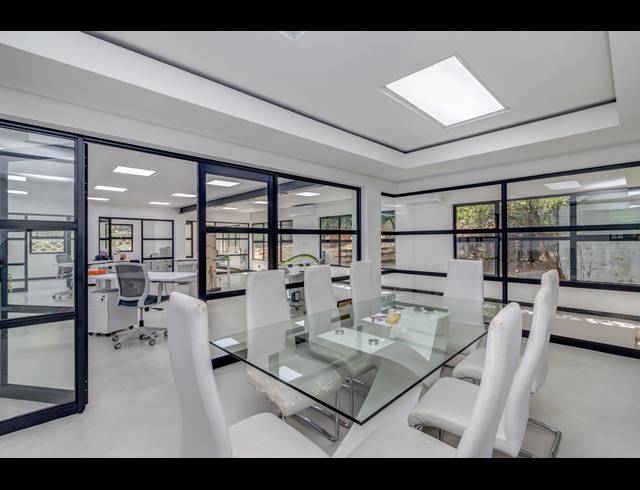 500M² OFFICE FOR SALE IN BRYANSTON
